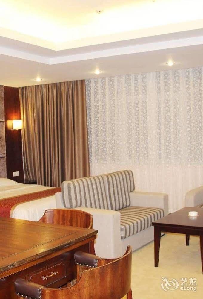 Chengdu Ronghome Hotel Exteriör bild